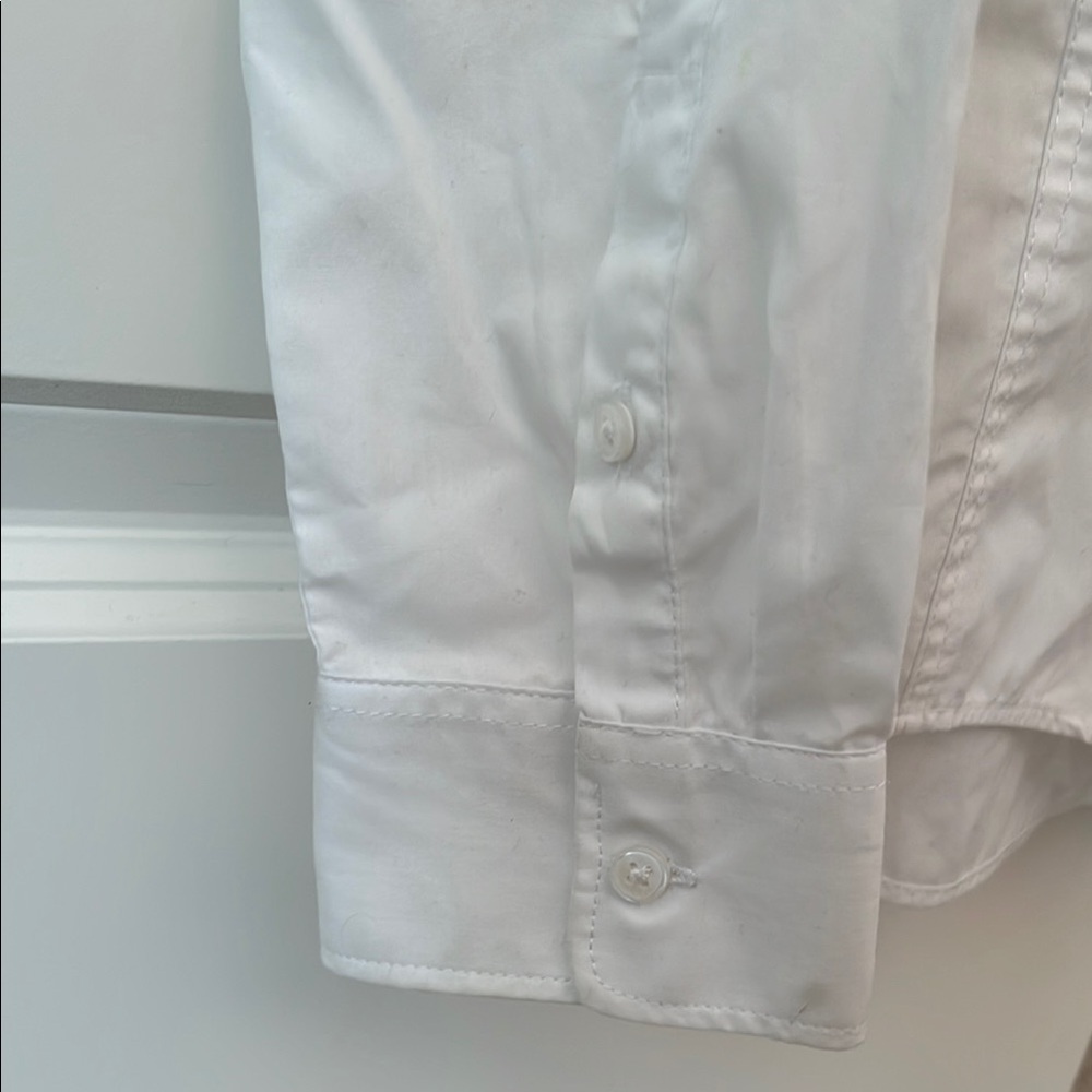 Classic White Dress Shirt with Minimalist Design - Picture 7 of 7